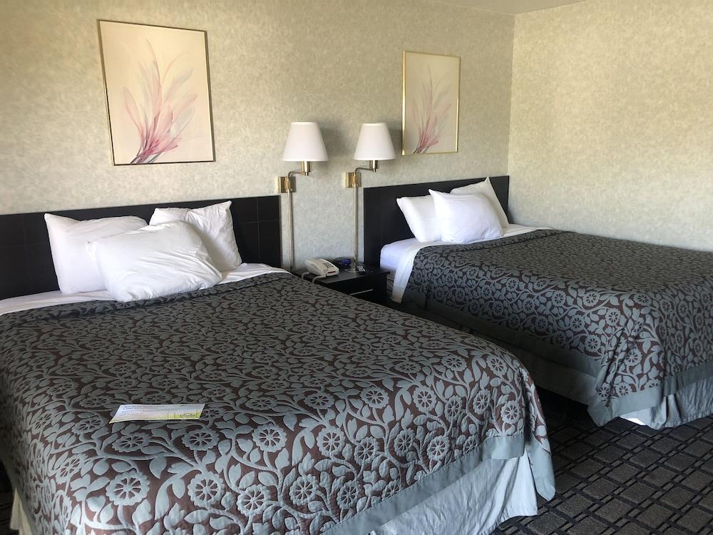 Days Inn By Wyndham St Clairsville St. Clairsville Εξωτερικό φωτογραφία
