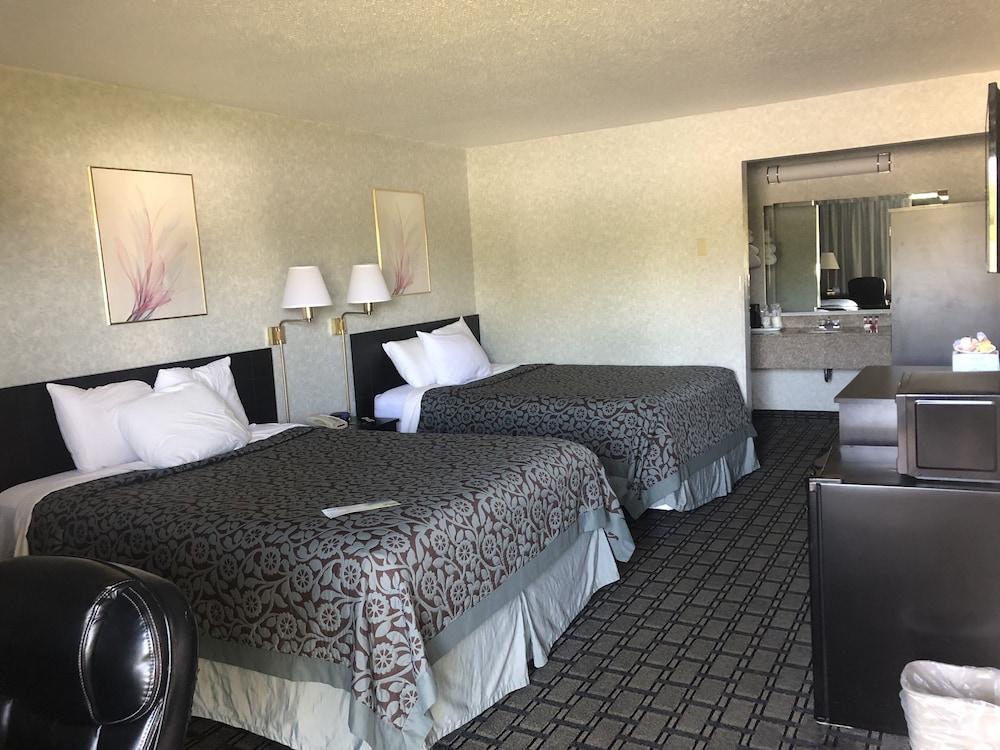 Days Inn By Wyndham St Clairsville St. Clairsville Εξωτερικό φωτογραφία